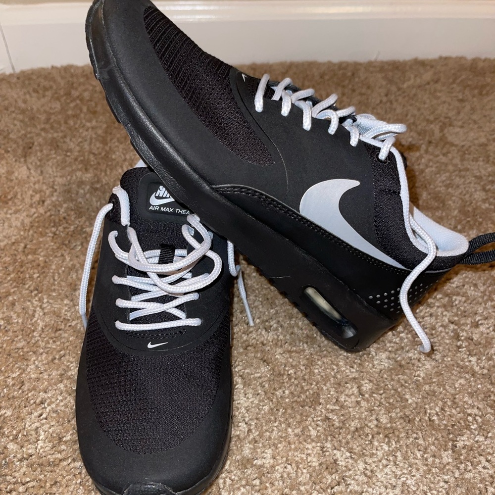 Black and gray air max Thea